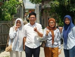 Tomy Satria Yulianto Kompak Nyoblos Bersama Istri dan Putrinya di TPS 13 Caile