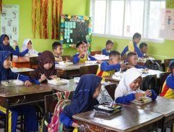 60 Peserta Didik SDN 181 Tanah Kongkong Diberikan Makanan Bergizi