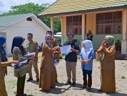 Lima Guru Berdedikasi SMKN 7 Bulukumba Terima Penghargaan