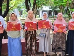 Delapan Guru SMAN 10 Bulukumba Terima Penghargaan Satya Lencana dari Presiden RI