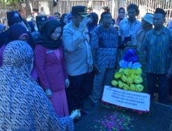 Begini Cara Kapolres Beri Penghormatan Terakhir Kepada Anggota yang Berpulang