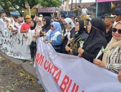 Aksi Bagi Bunga Bentuk Solidaritas untuk KPU dan Bawaslu Bulukumba