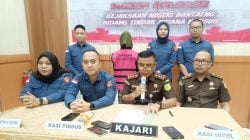 Konferensi Pers, penetapan tersangka kasus korupsi perpipaan batu massong Bantaeng. (Ahmad /RadarSelatan)