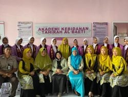 16 Mahasiswi Akbid Tahira Al-Baeti Bulukumba Yudisium