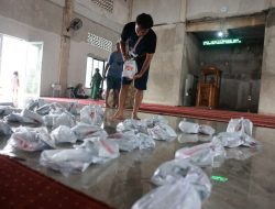 Banjir Surut, Warga Blok 8 Kelurahan Manggala Mulai Kembali ke Rumah