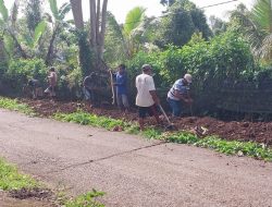 Peduli Kesehatan Lingkungan, Warga Topanda Gotong Royong Bersihkan Lingkungan Desa