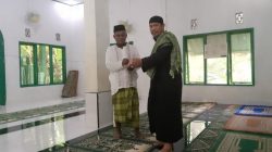 Penyaluran insentif imam masjid di Desa Tamatto, Kecamatan Ujungloe.