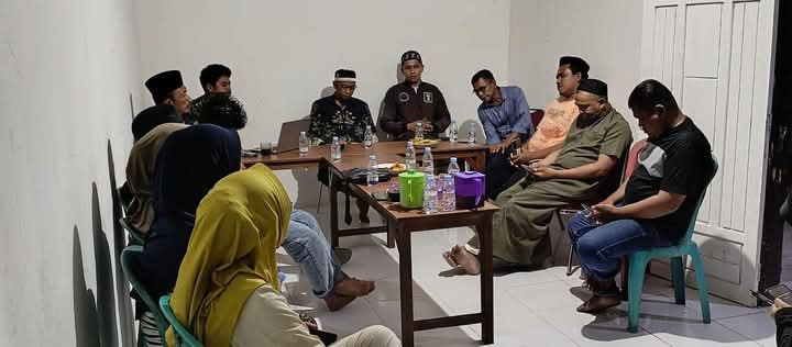 Rapat evaluasi kinerja antara anggota BPD dan perangkat desa Tamatto, Kecamatan Ujungloe, umat, 01 November 2024.