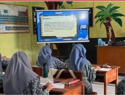 Tambahan Pembelajaran Melalui Program TV Smart School dan Smart Board di SMAN 12 Bulukumba 