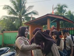 MTsN 5 Bulukumba Bangun Budaya Disiplin dan Kebersamaan Lewat Penyambutan Siswa di Gerbang
