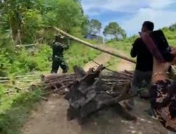 Polisi dan TNI Turun Buka Pemblokiran Jalan di Taccorong